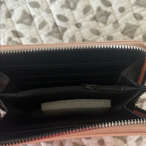 Pink Wallet - Picture 2 of 2